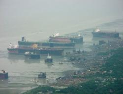 Как в бангладеш разбирают корабли на металлолом